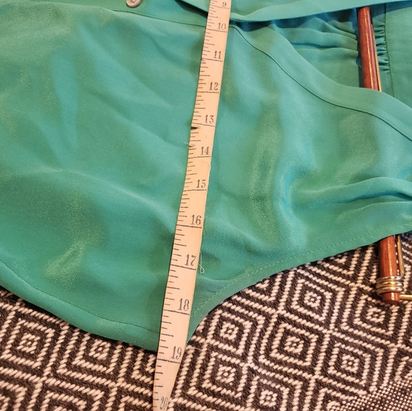 Banana Republic 100% Silk Sleeveless button up XS - Picture 10 of 15